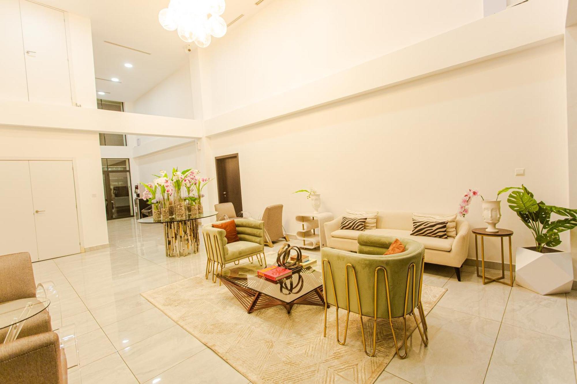 Accra Luxury Apartments @ The Signature Экстерьер фото
